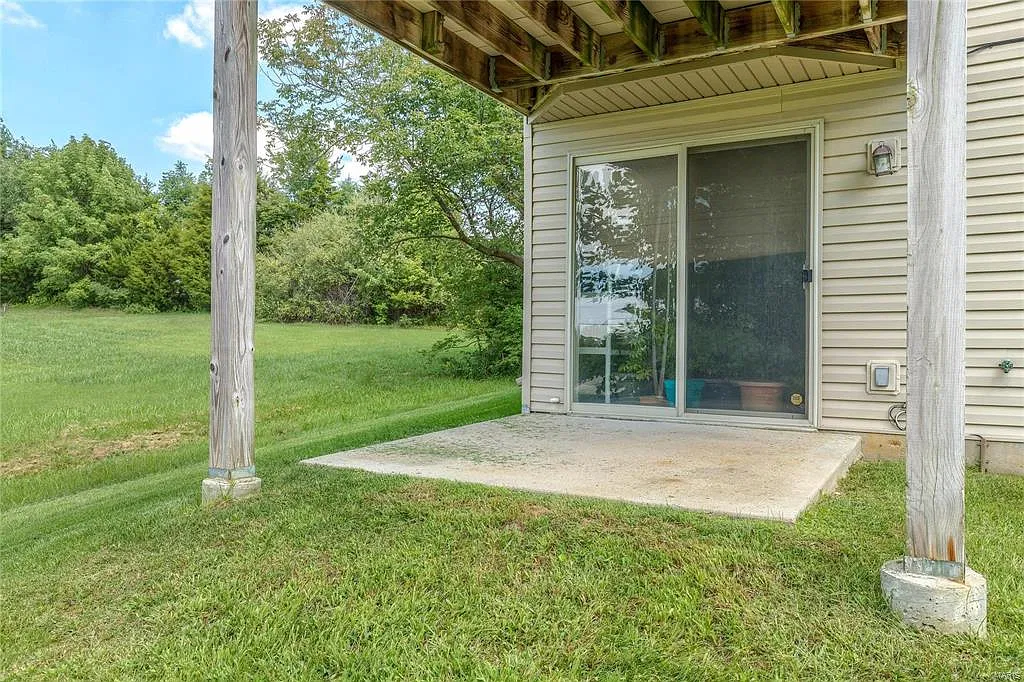 102 Distinction Dr — Photo 2