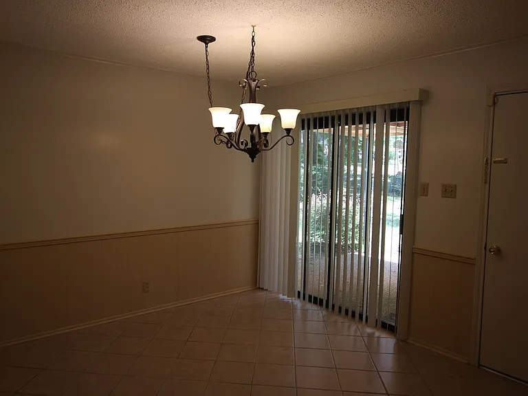 1536 Crockett Dr — Photo 7