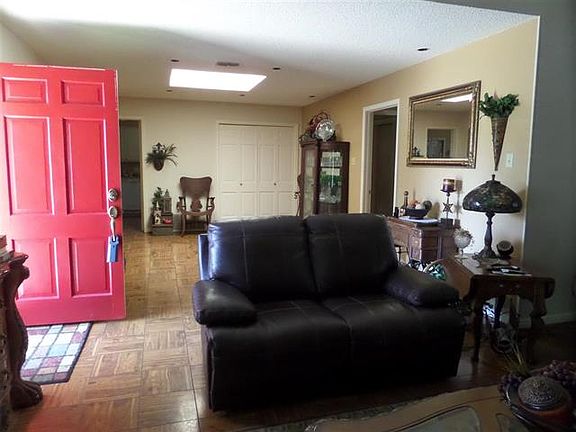 3rd image of 4524 Westchester Dr
