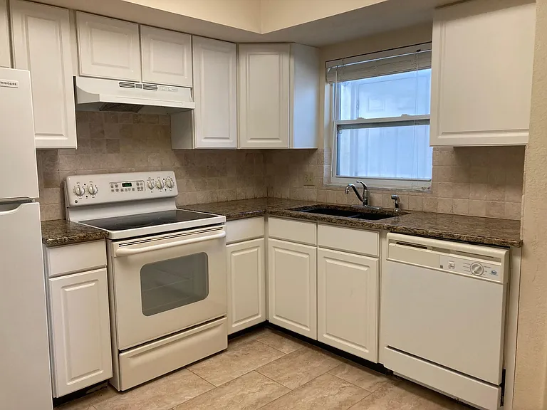 Eat-in kitchen with pantry