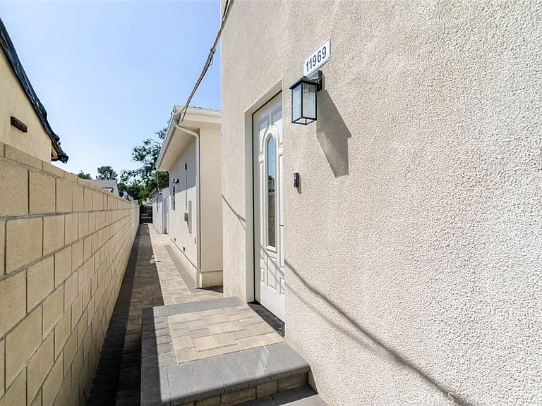 11969 Redbank St — Photo 2