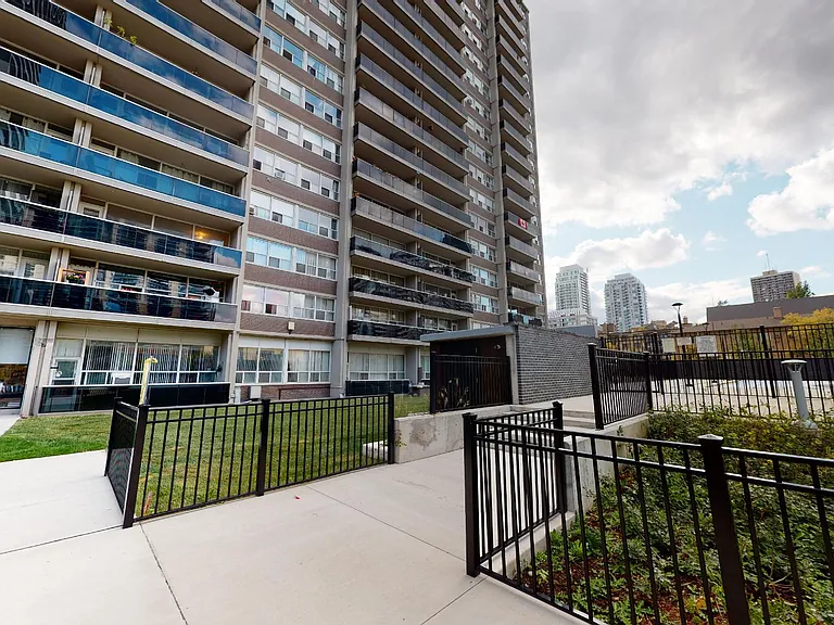 66 Broadway Ave — Photo 19