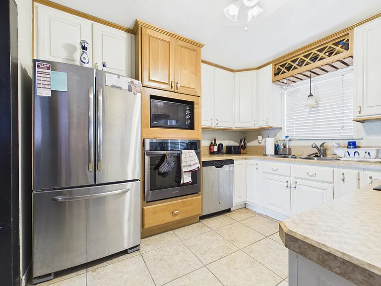 1813 Langford St — Photo 12