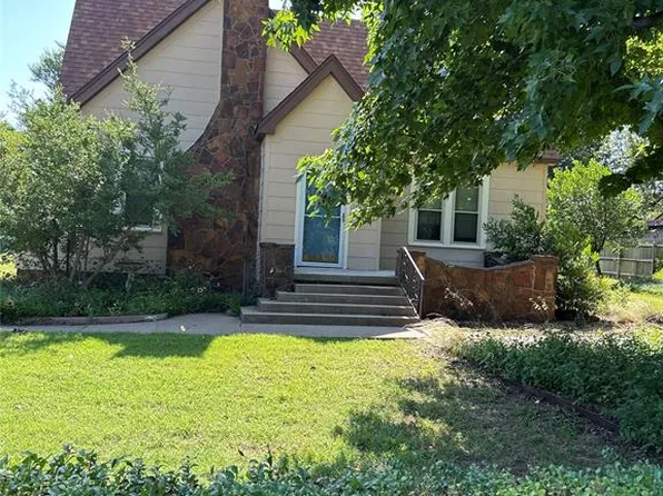 4320 N Grove Ave, Warr Acres, OK 73122