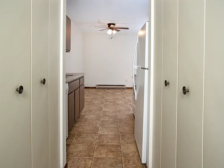 Laurel Place Apartments — Photo 7