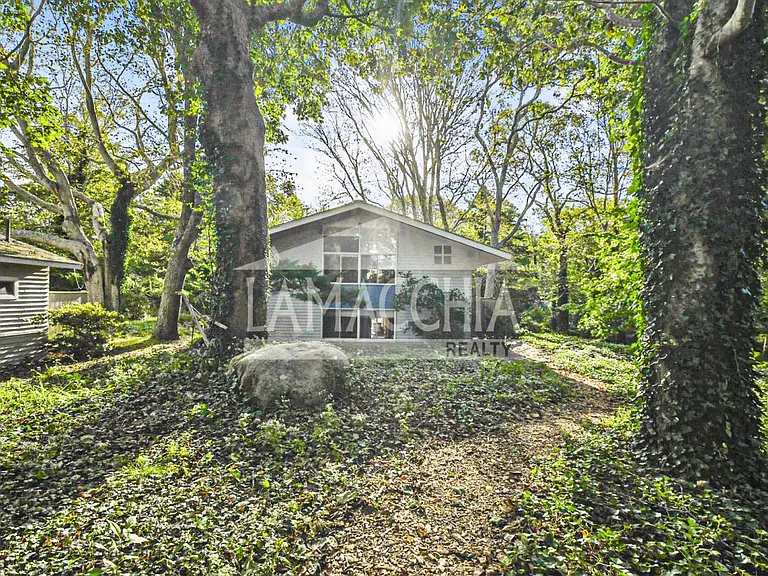 11 Whitney Rd — Photo 3
