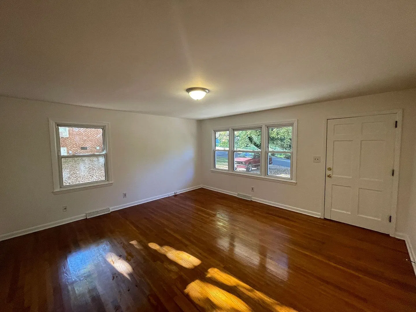 3bed 1.5 bath Brick Ranch- Freshly painted- Hardwood Floors- Carport- Storage Shed — Photo 3
