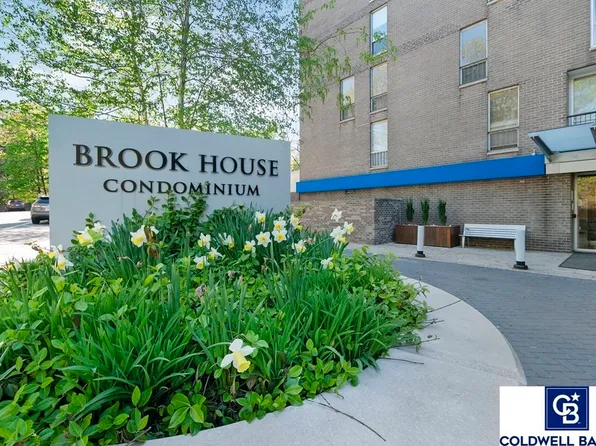 99 Pond Ave, Brookline, MA