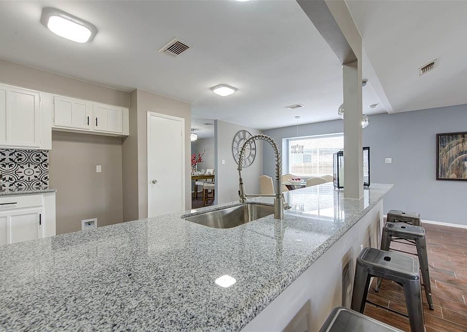 1st image of 15719 Brook Pine Ln
