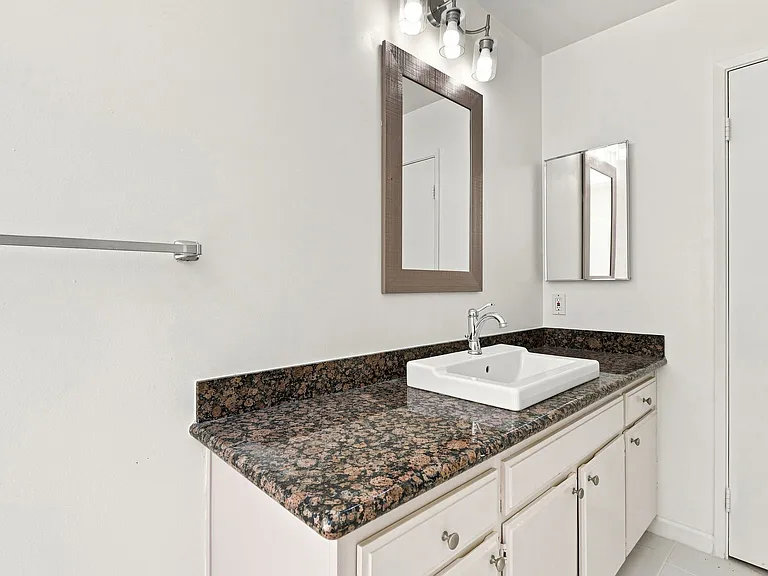 814 Balboa Ln — Photo 17