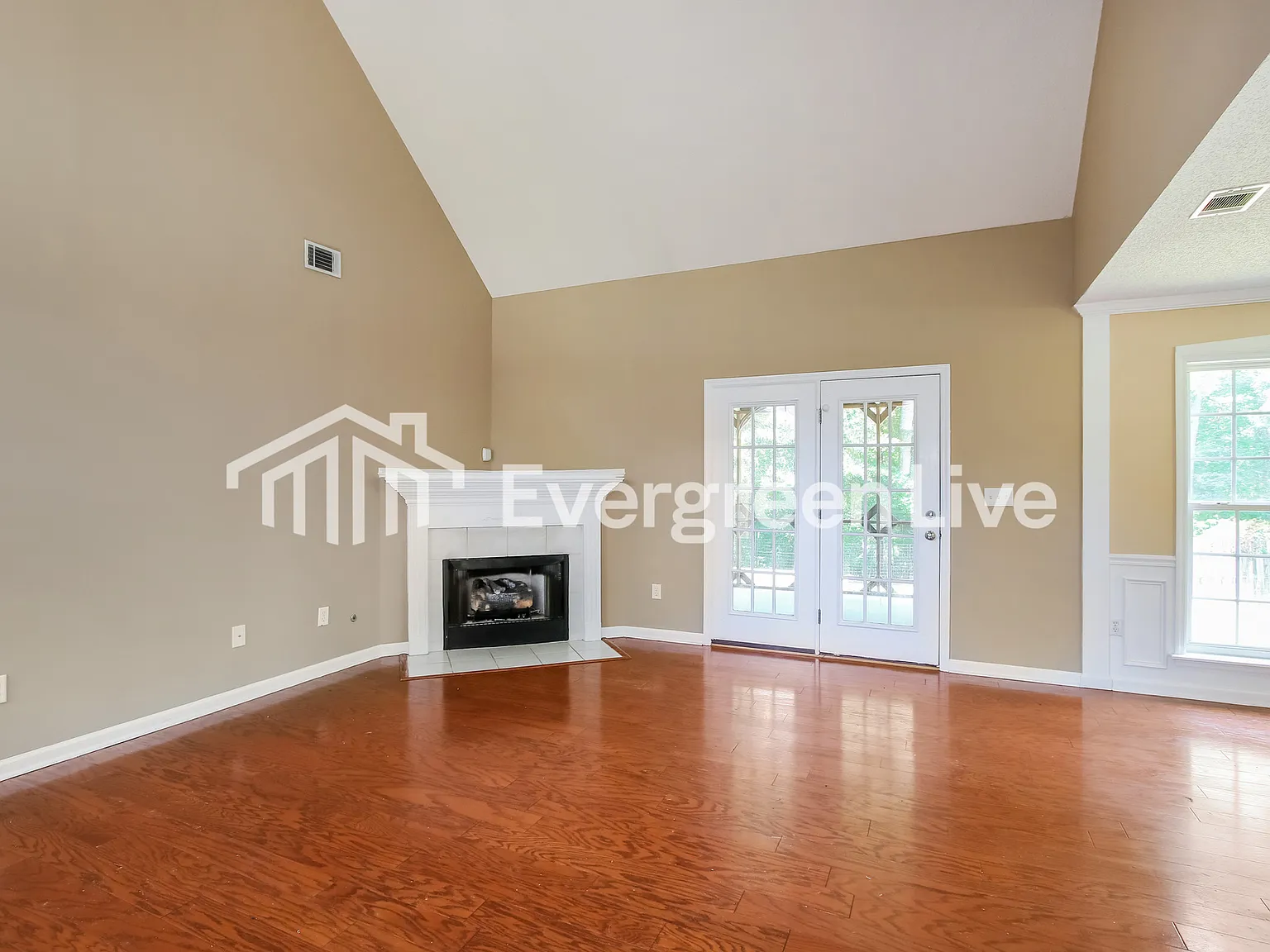 4 bed, 2.5 bath, 2250 sqft, $1,945 — Photo 3