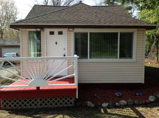 3133 Pridham St, Keego Harbor, MI 48320