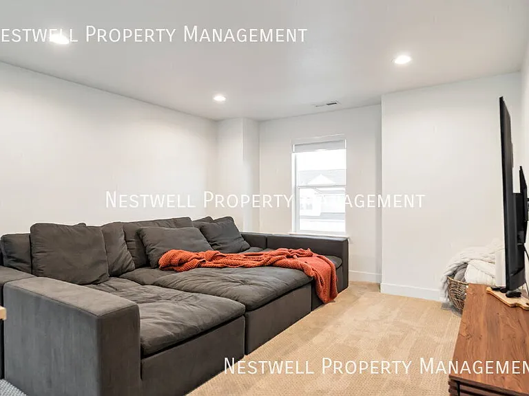 76 N Midland Dr — Photo 15
