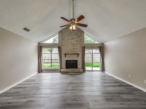 4th image of 16115 Hollow Rock Dr