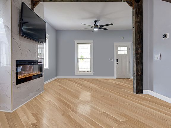 3rd image of 430 Center Ave