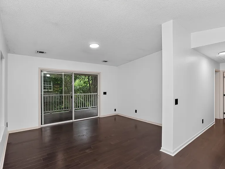 507 Emory Cir #B — Photo 11