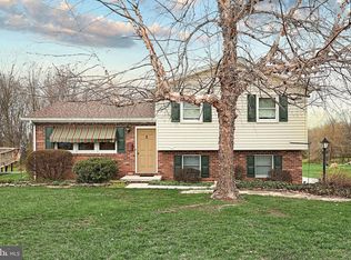 57 E Locust Ln, New Oxford, PA 17350