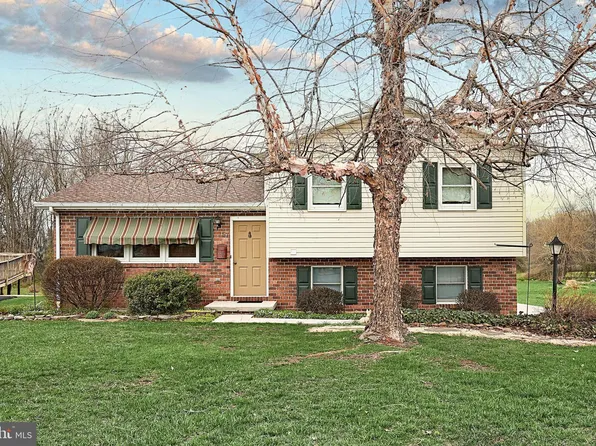57 E Locust Ln, New Oxford, PA 17350