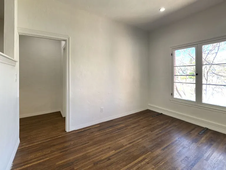 EC1 - 1650 Echo Park Apartments — Photo 8