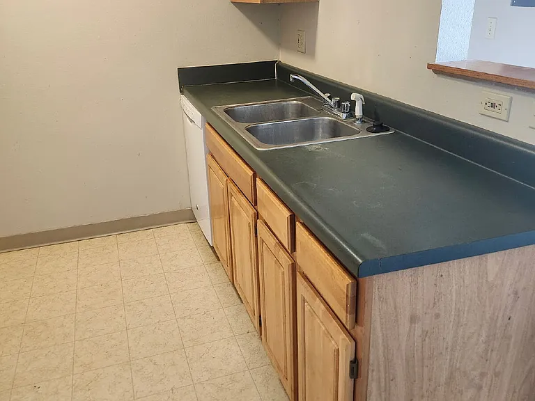 410 13th Ave NW #16 — Photo 5