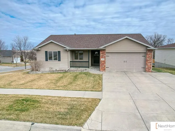 2150 NW 47th Ct, Lincoln, NE 68528