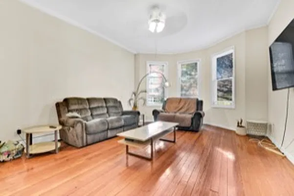 Rented by Halvatzis Realty | media 23