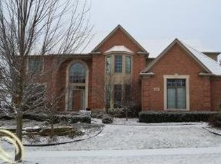 859 Ramblewood Dr, Rochester, MI 48307