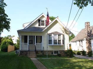 18 Clover Ln, Wayne, PA 19087