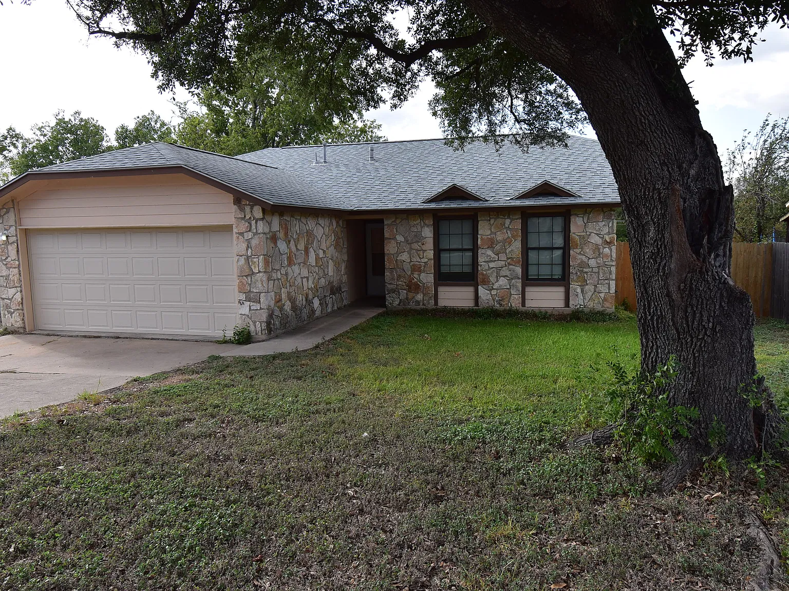 3 bed, 1443 sqft, $1,800 — Photo 1