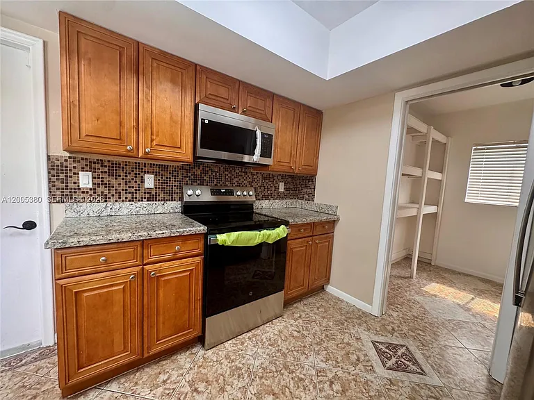 13425 NW 10th St — Photo 5