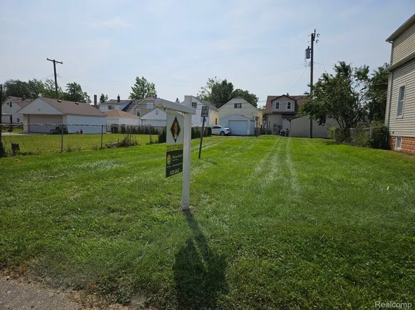8915 Shaddick St, Dearborn, MI 48126