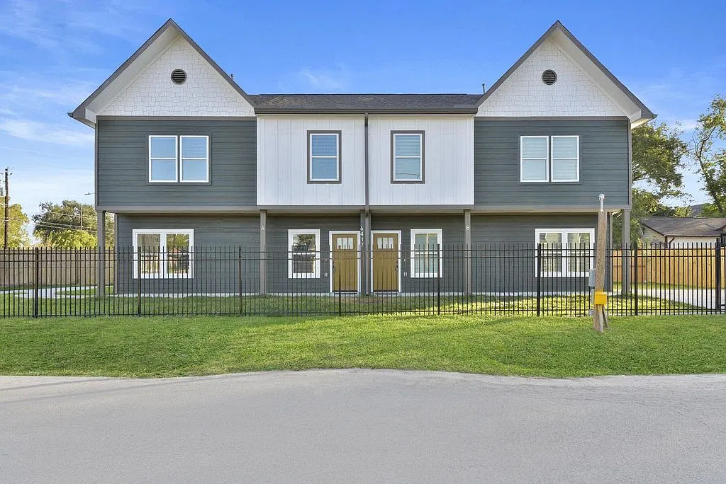 3 bed, 2.5 bath, 1301 sqft, $1,875 — Photo 1