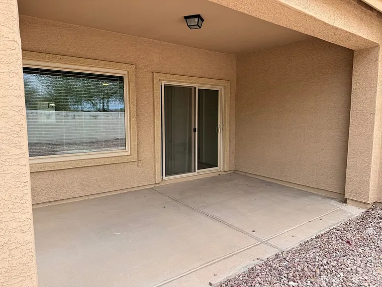 1682 E Fontana Dr — Photo 2