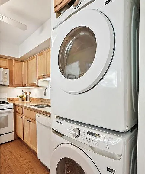 10 Monroe St #302 — Photo 14