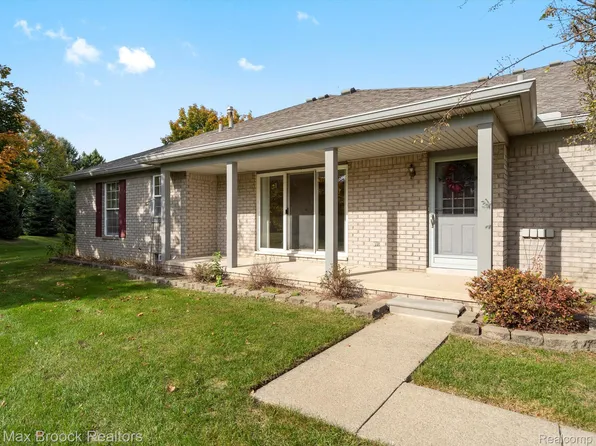 48489 Hudson Bay Ct #124, Utica, MI 48315