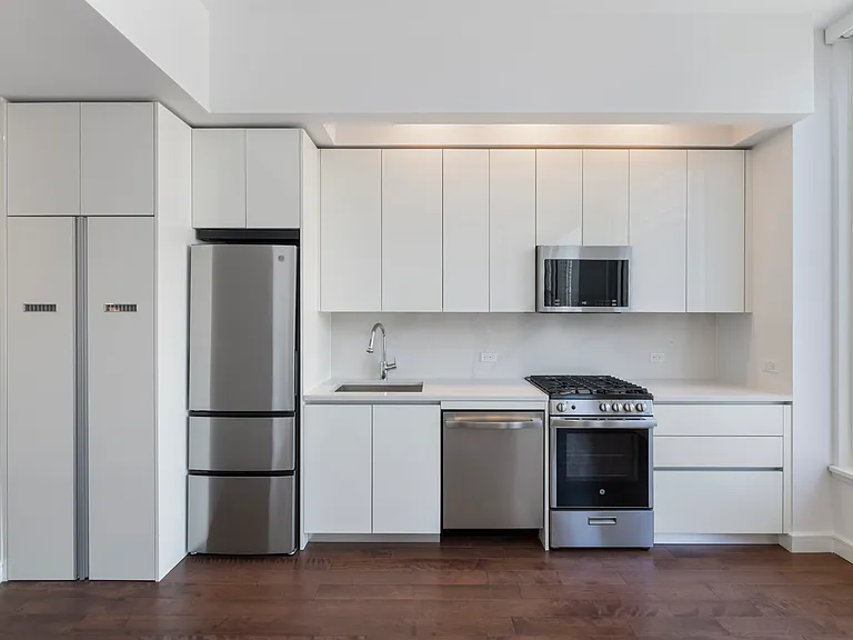 232 E 54th St #25B — Photo 7