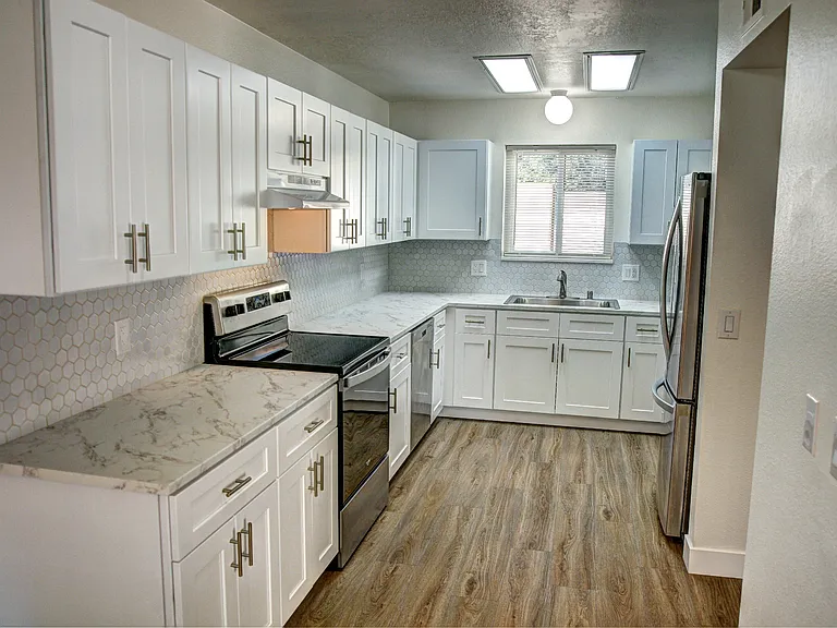 140 Willow Lake Dr — Photo 13