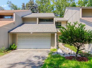 4 Stallion Ct, Charleston, SC 29407