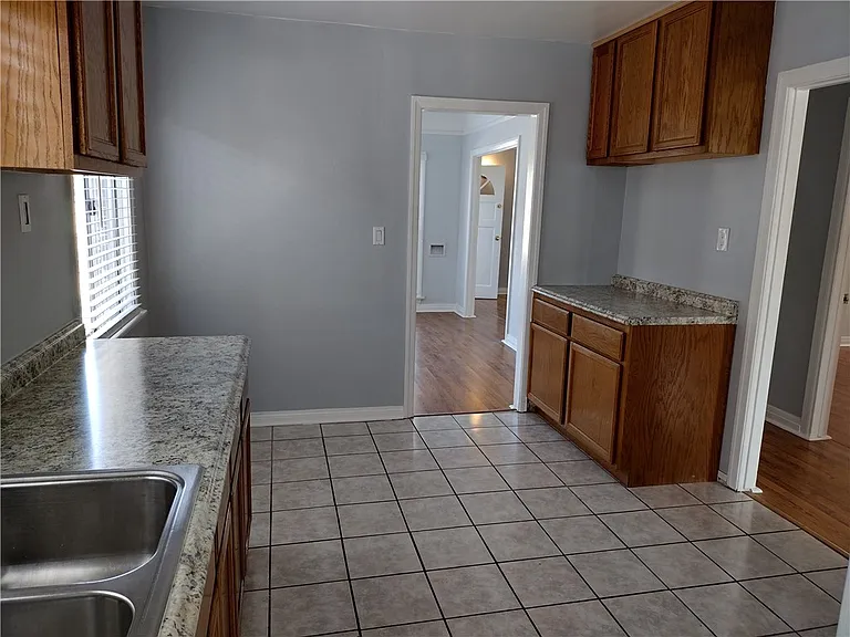 1629 Cota Ave — Photo 10