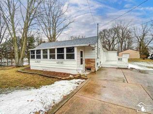 3502 Swartz Rd, La Salle, MI 48145