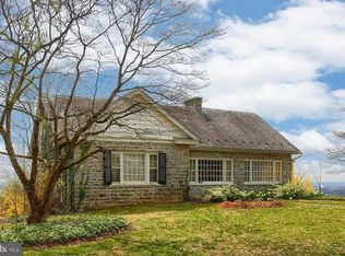 240 Blossom Hill Dr, Lancaster, PA 17601