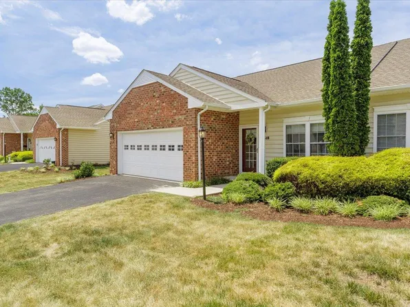 5518 South Village Dr, Roanoke, VA 24018