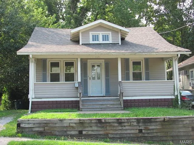 1121 Brown St photo 1