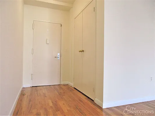 Rented by City Connections Realty | media 8