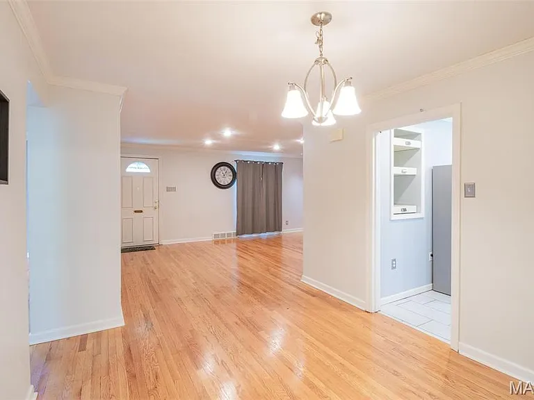 330 Calvert Ave — Photo 6