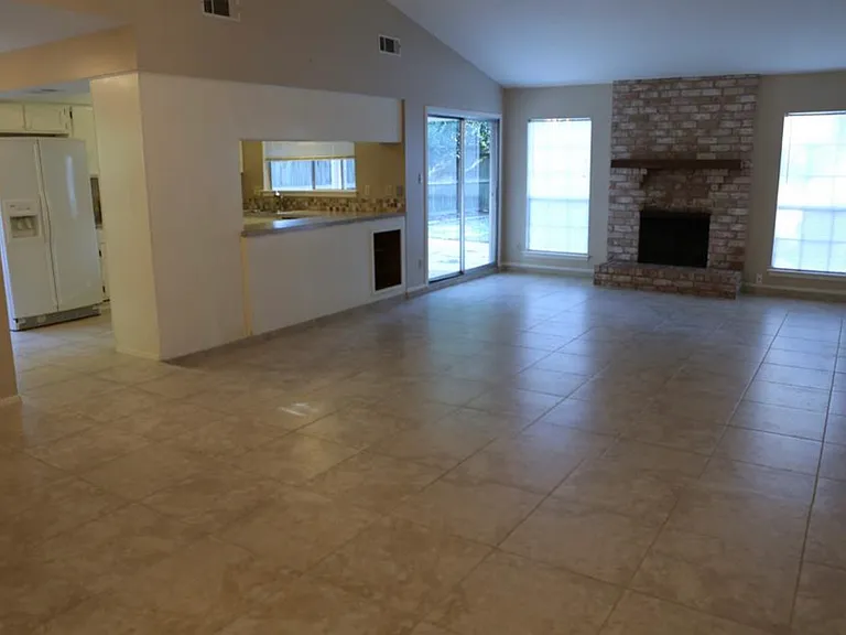 2126 River Village Dr — Photo 3