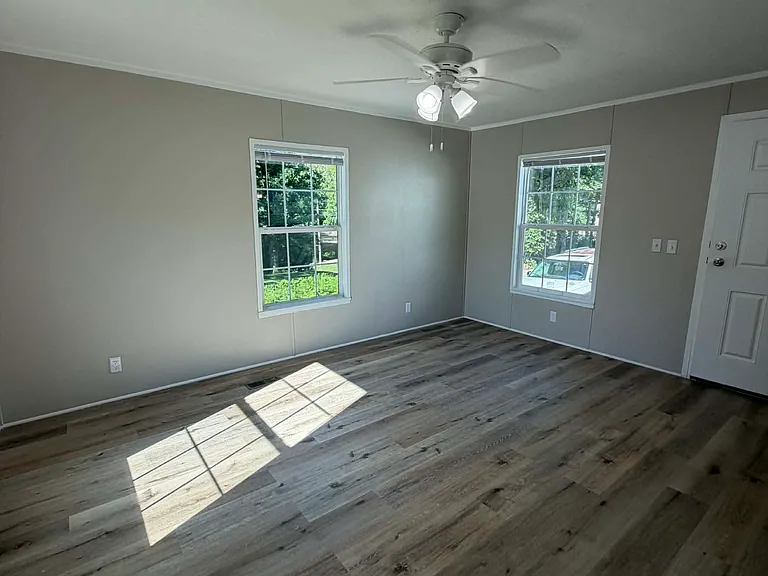1301 Devils Glen Rd #4 — Photo 3