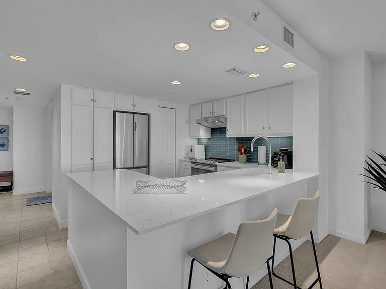 2700 Ocean Dr #300 — Photo 11