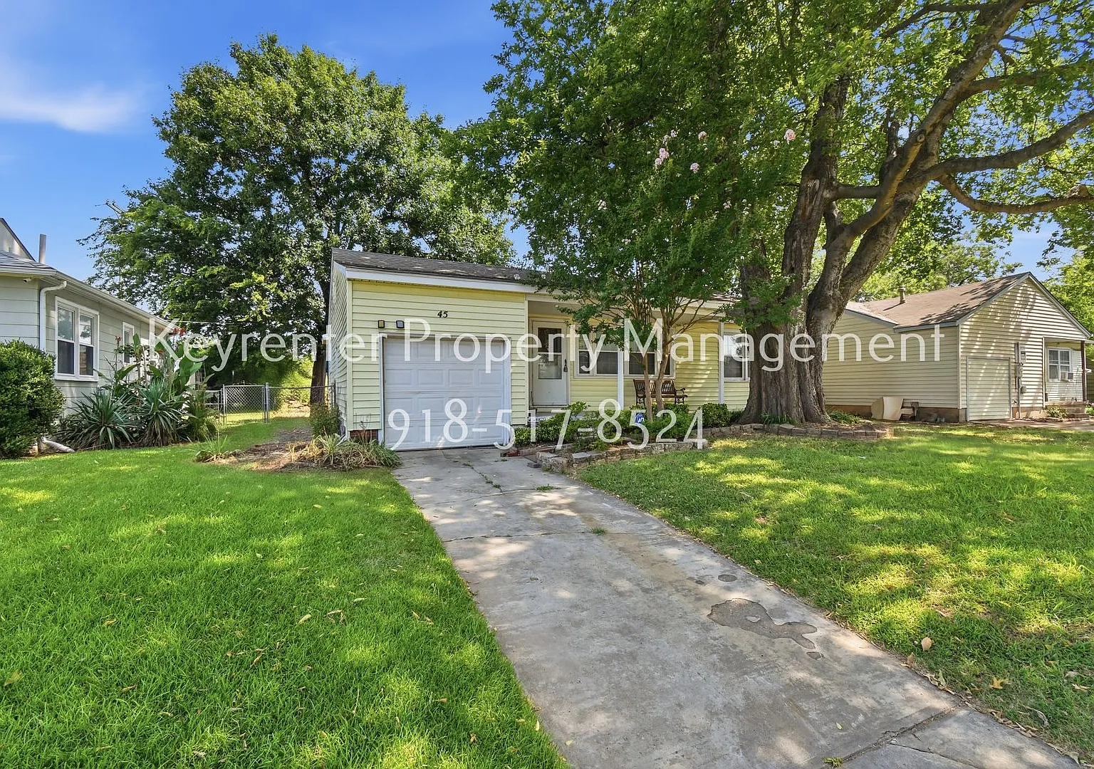 Remodeled Midtown Tulsa Bungalow Classic Charm with Modern Updates! — Photo 2