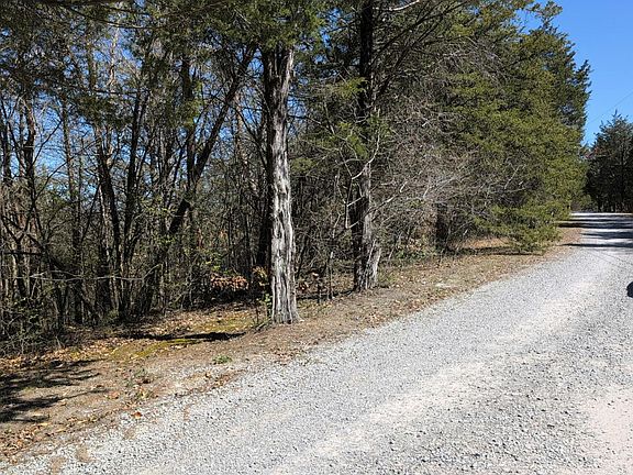 5th image of 1942 Tree Tops Ln